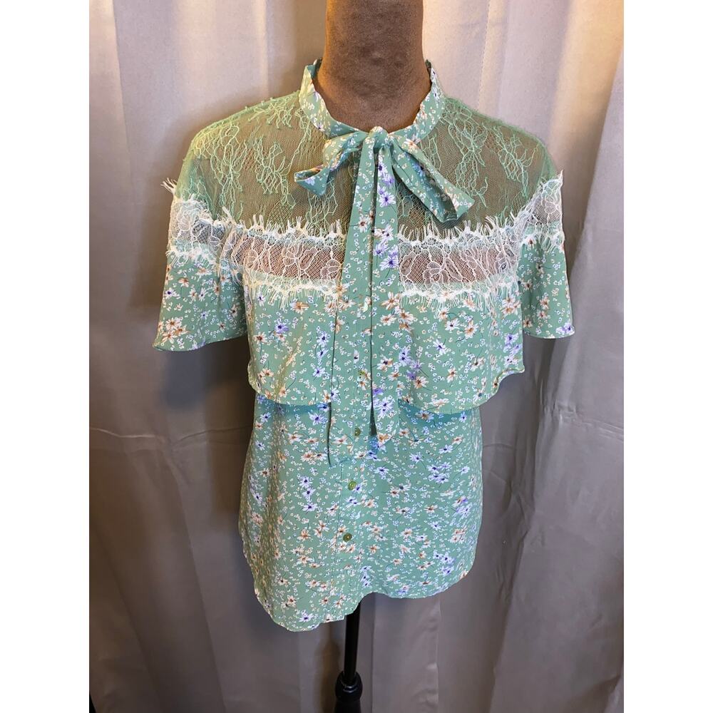Azel Hazel Hazel Haze Lace Yoke Floral Tie Neck Blouse – Size S
